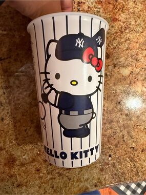 Hello Kitty Yankees Cup